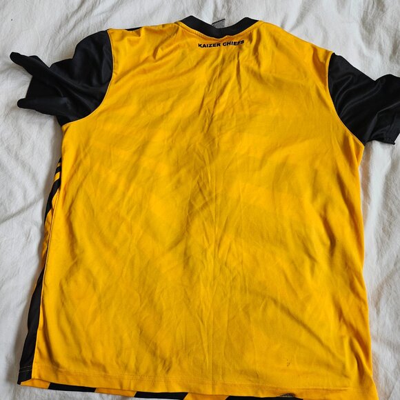 South African Kaizer Chiefs Soccer Jersey - Picture 2 of 3